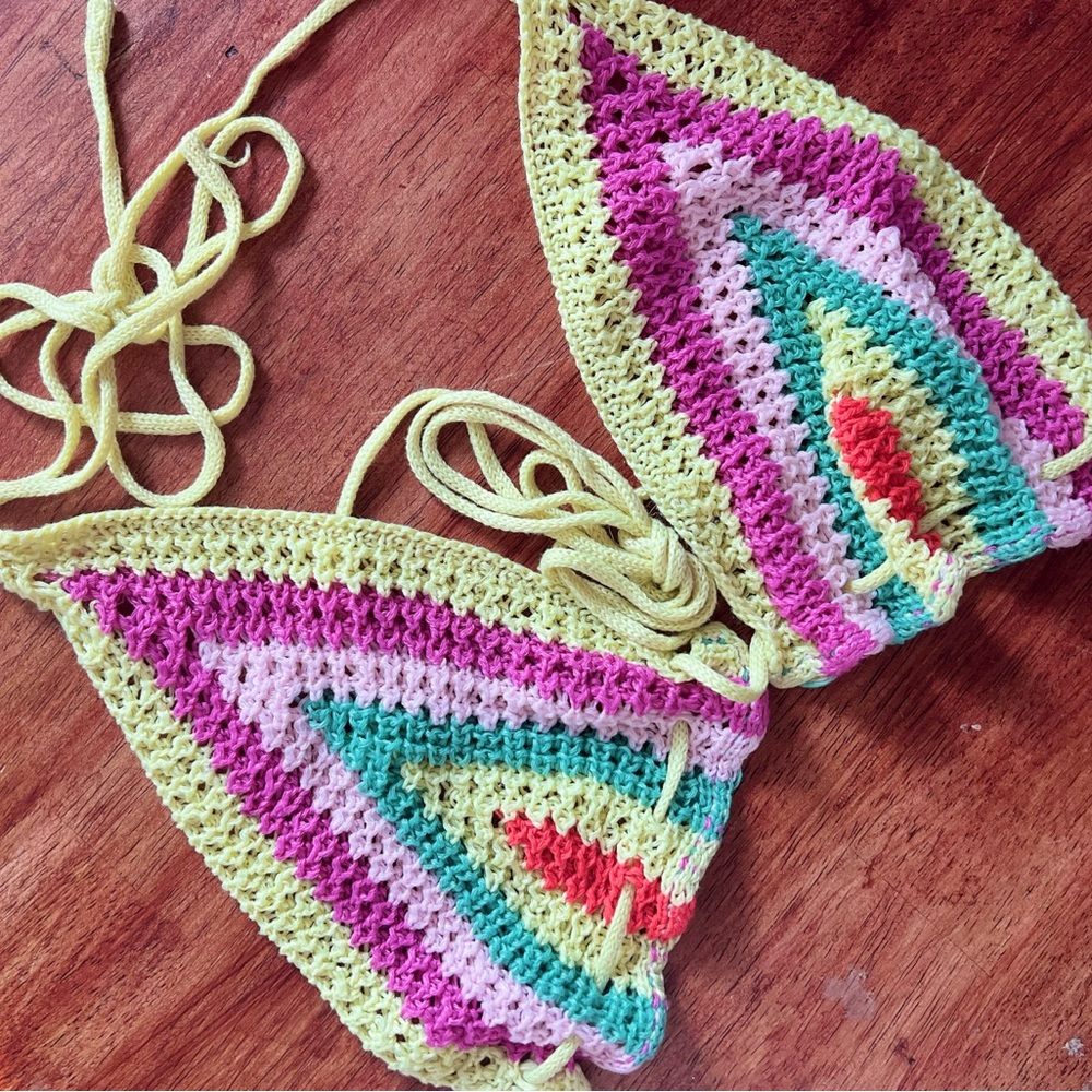 ❣️SOLD❣️Pink and Green Crochet Bikini Top with Halter Ties - Picture 4 of 4